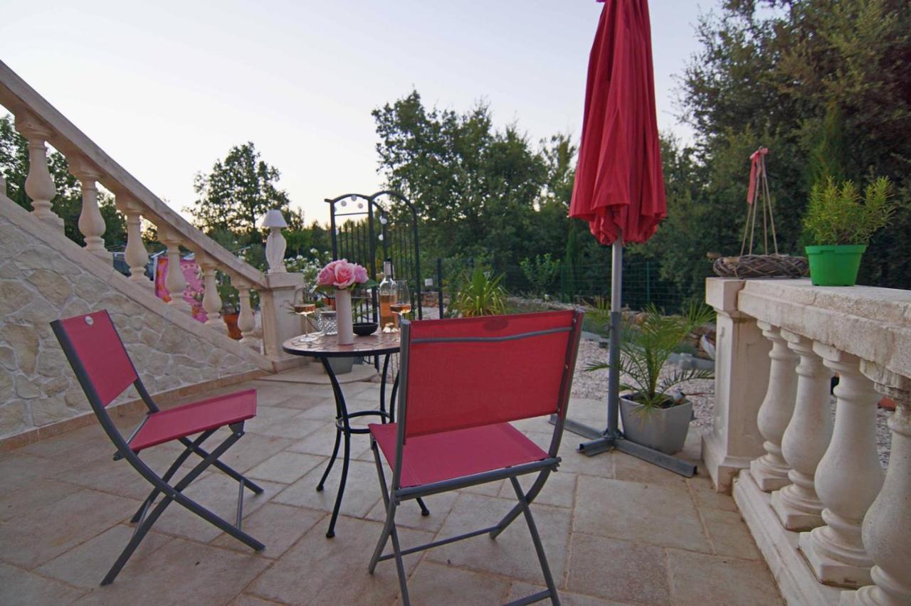 Chez Amali - Stielvolle Ferienwohnung In Der Provence Mit Terrasse برينيول المظهر الخارجي الصورة