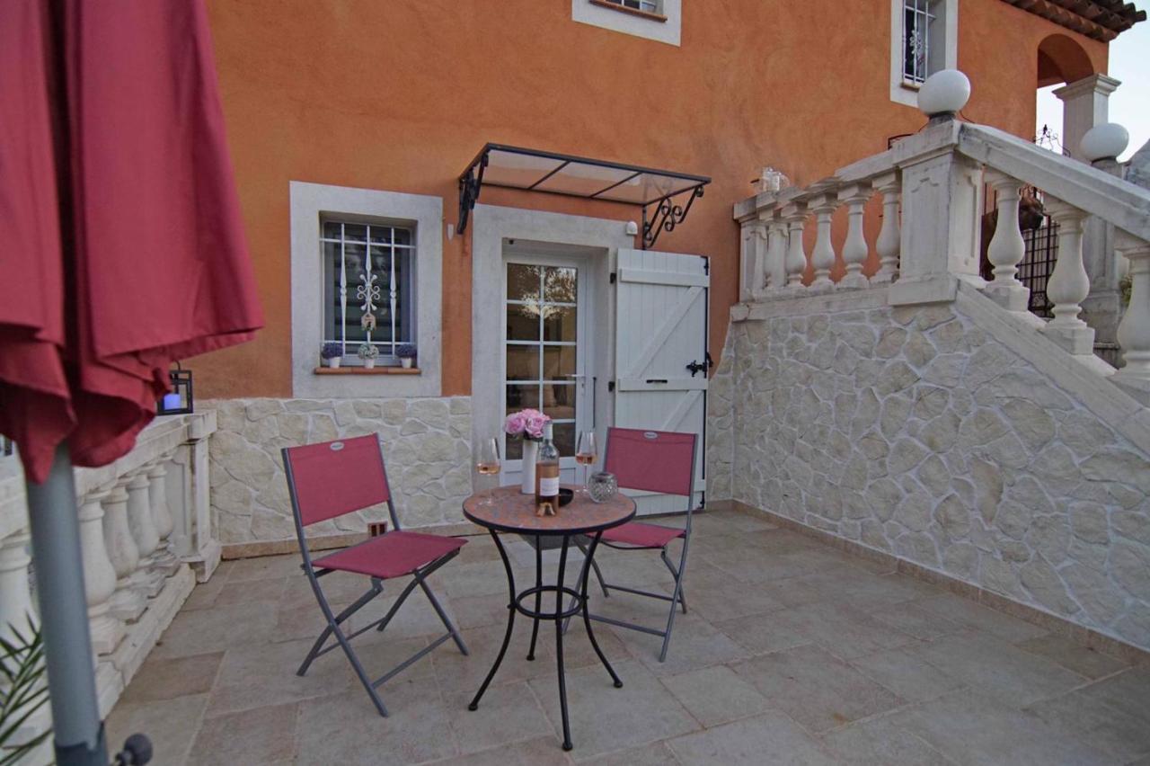 Chez Amali - Stielvolle Ferienwohnung In Der Provence Mit Terrasse برينيول المظهر الخارجي الصورة