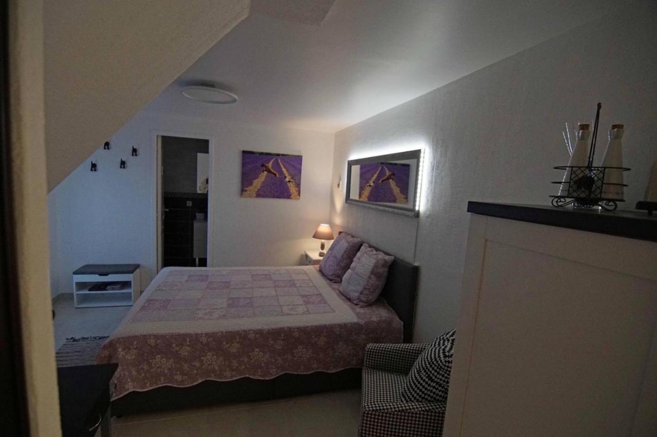 Chez Amali - Stielvolle Ferienwohnung In Der Provence Mit Terrasse برينيول المظهر الخارجي الصورة