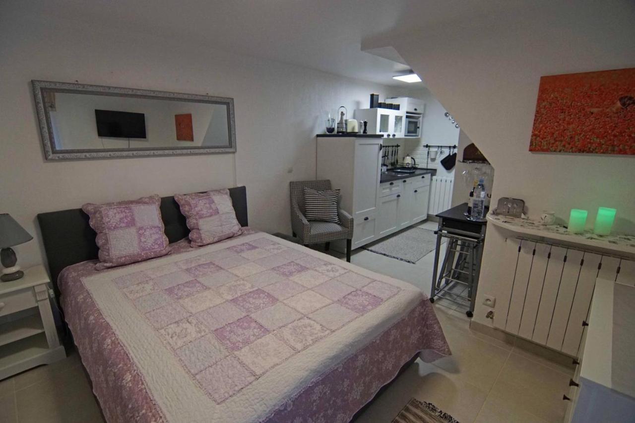 Chez Amali - Stielvolle Ferienwohnung In Der Provence Mit Terrasse برينيول المظهر الخارجي الصورة